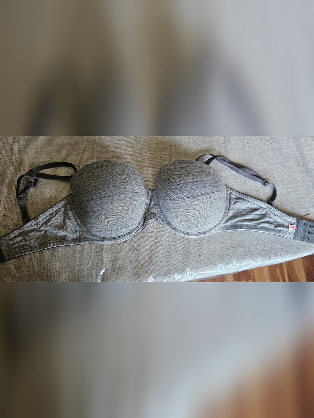 PINK Victoria's Secret Gray Convertible Strapless Bra